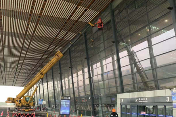 三元玻璃幕墙维护和保养